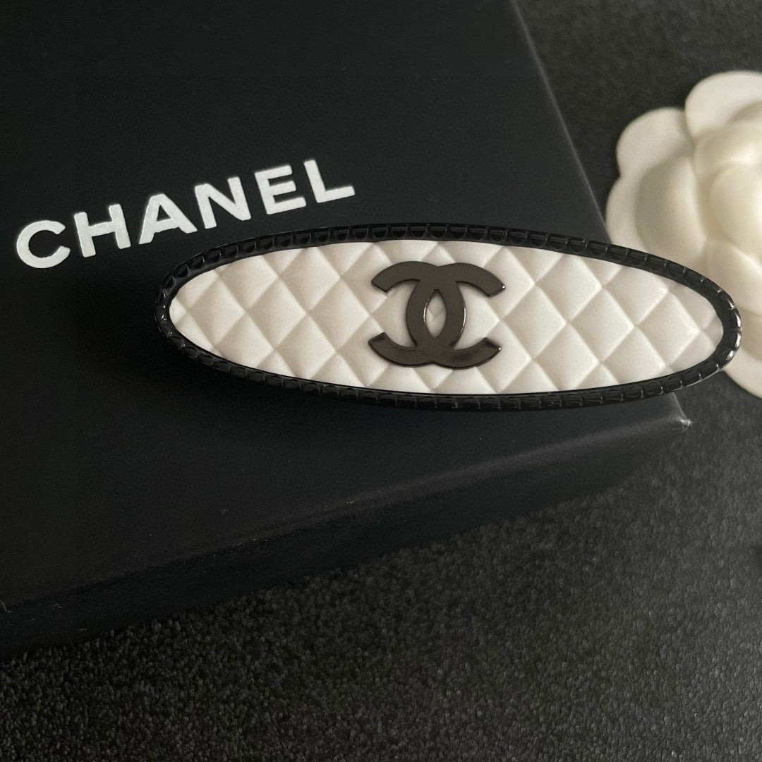 Double-C Emblem Hair Clip – Design 016 detail view