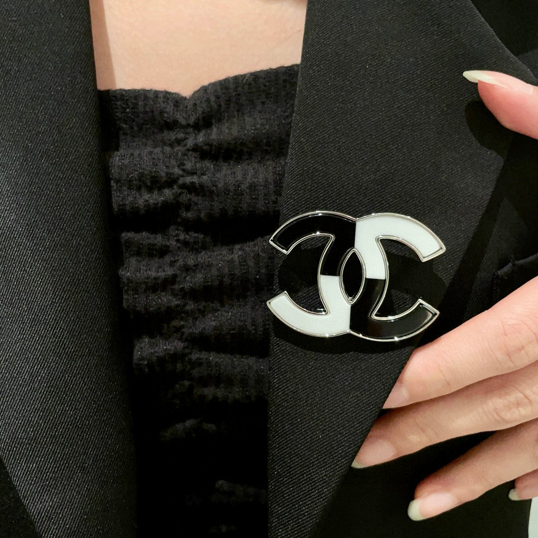 Double-C Emblem Brooch in Polished Metal-Tone – Design 034 main product view