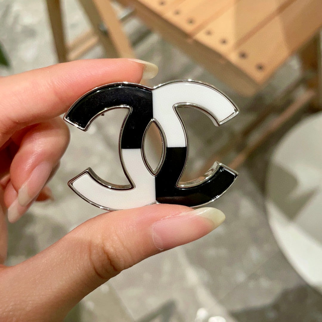 Double-C Emblem Brooch in Polished Metal-Tone – Design 034 detail view
