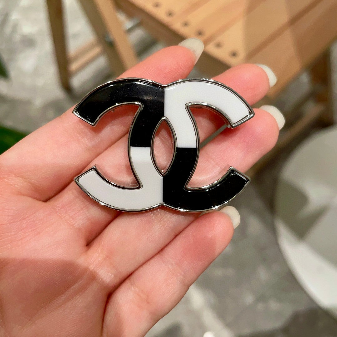 Double-C Emblem Brooch in Polished Metal-Tone – Design 034 side detail