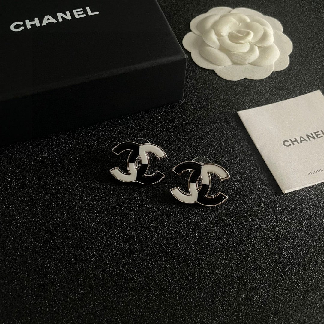 Double-C Emblem Stud Earrings in Polished Metal-Tone – Design 240 styled product view