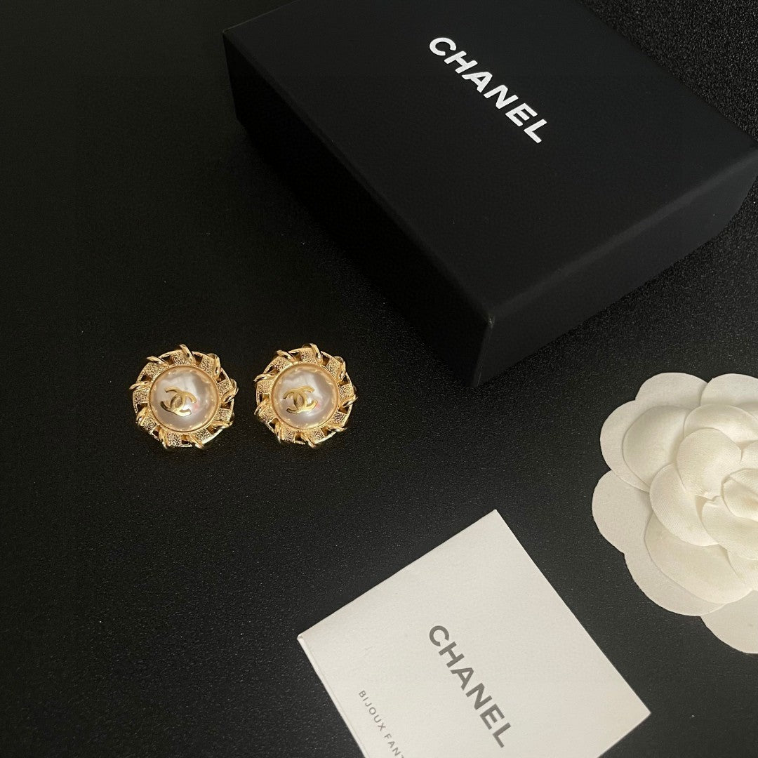 Double-C Emblem Stud Earrings in Polished Metal-Tone – Design 226 close-up detail