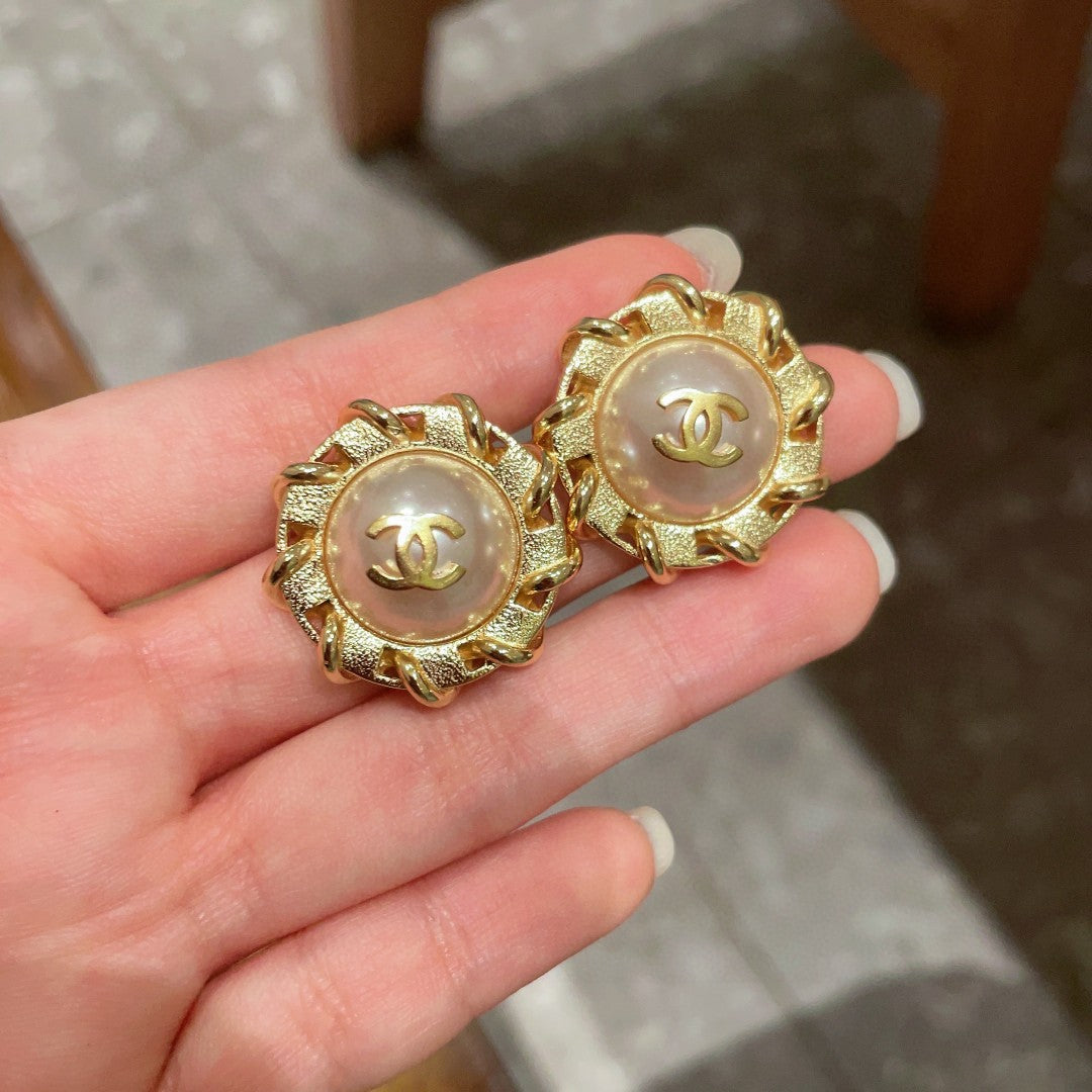 Double-C Emblem Stud Earrings in Polished Metal-Tone – Design 226 side detail
