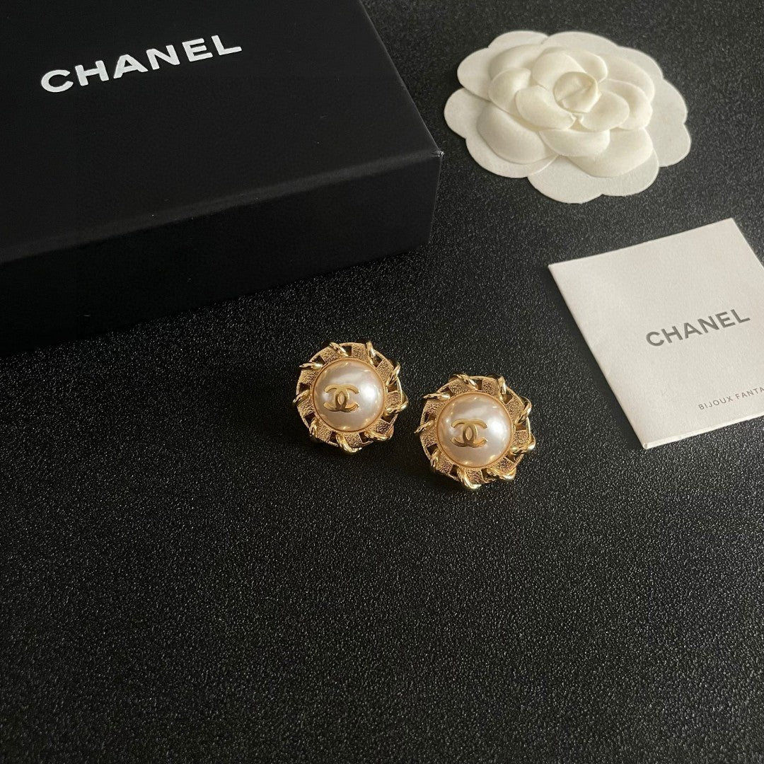 Double-C Emblem Stud Earrings in Polished Metal-Tone – Design 226 styled product view