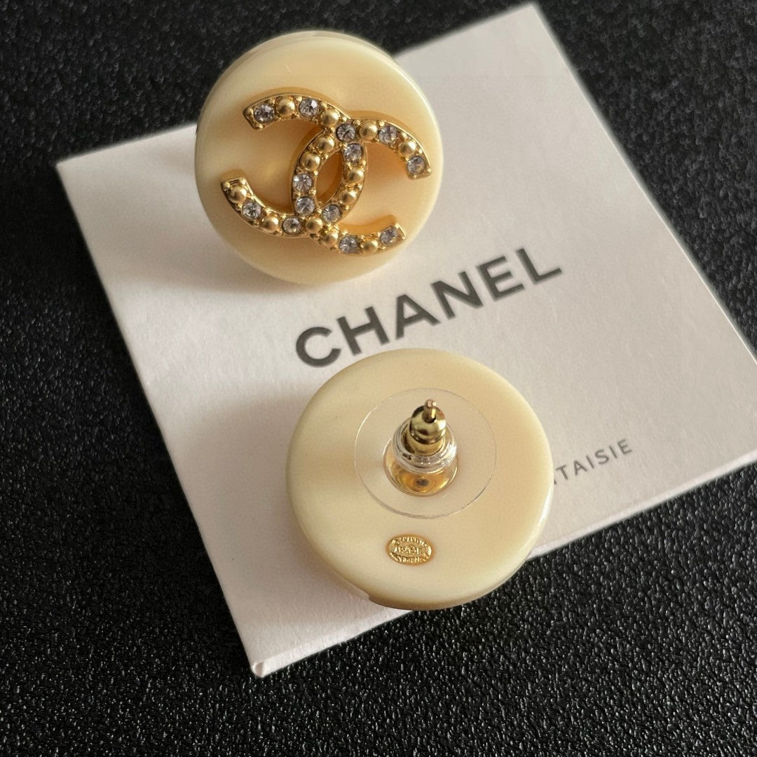Double-C Emblem Stud Earrings in Polished Metal-Tone – Design 220 main product view