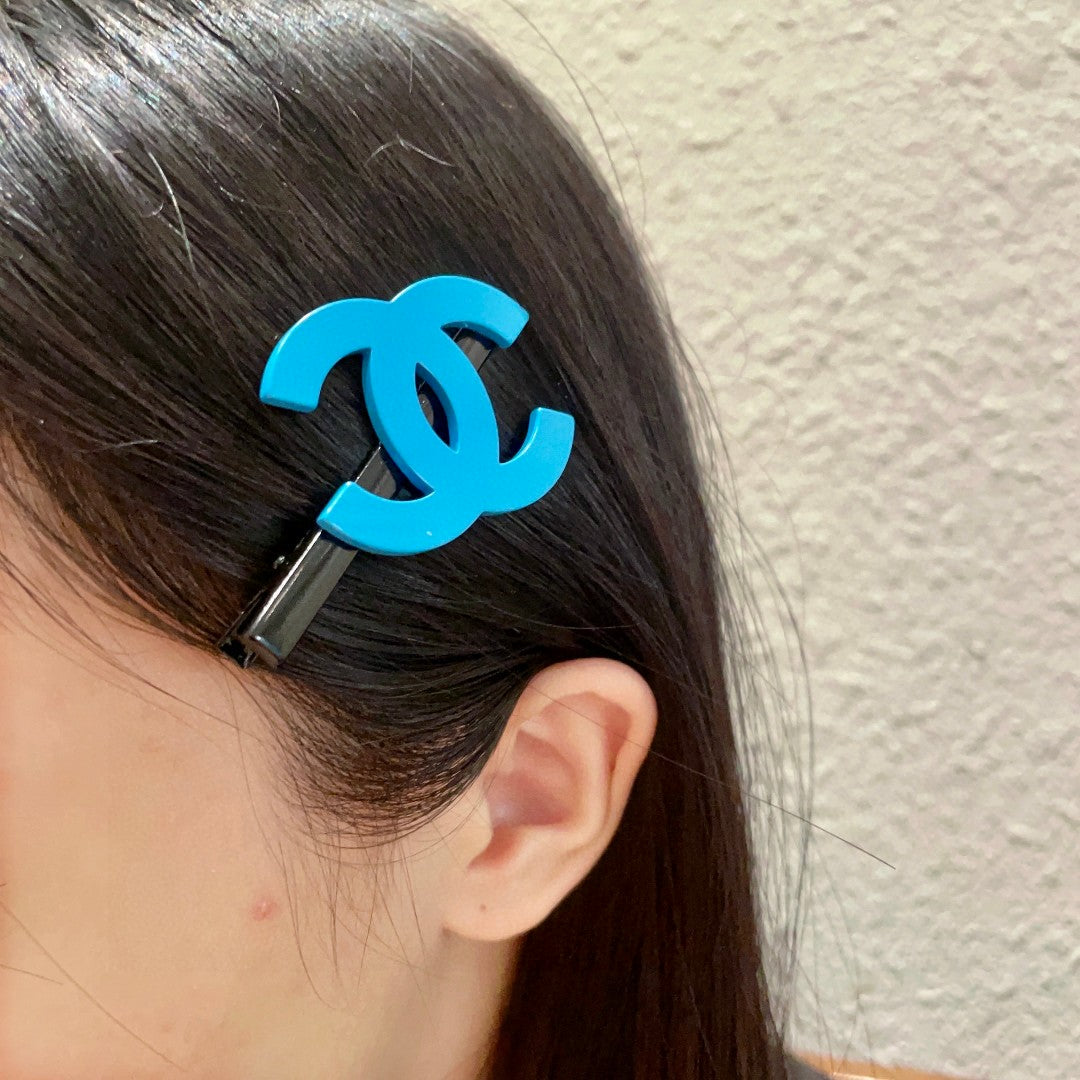Double-C Emblem Hair Clip – Design 014 front product view