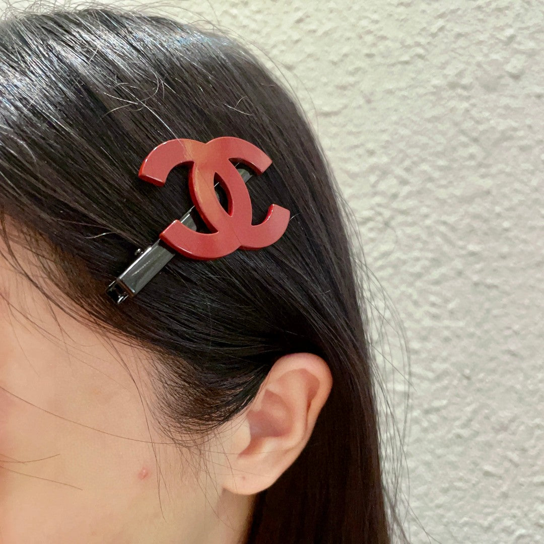 Double-C Emblem Hair Clip – Design 013 front product view