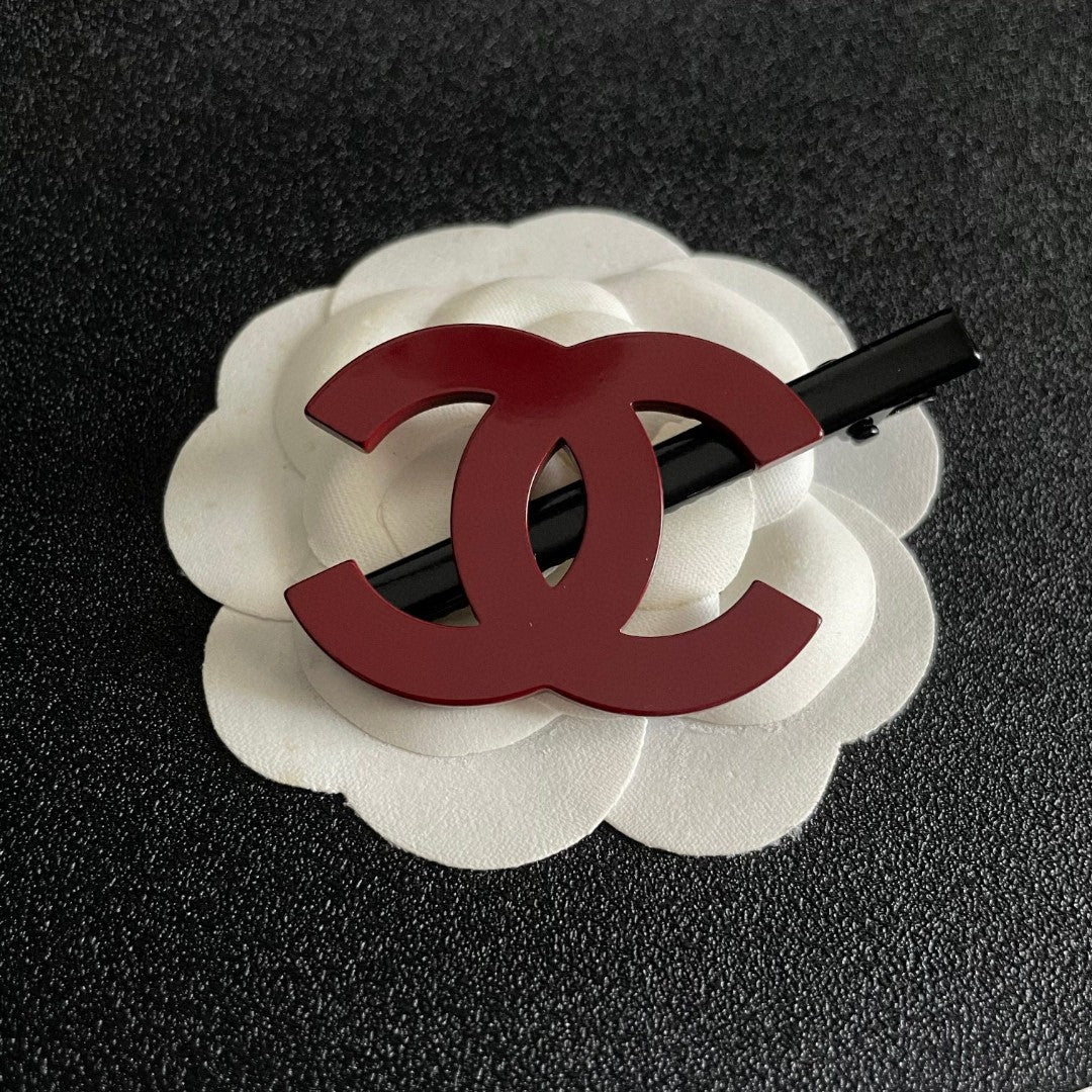 Double-C Emblem Hair Clip – Design 013 front product view