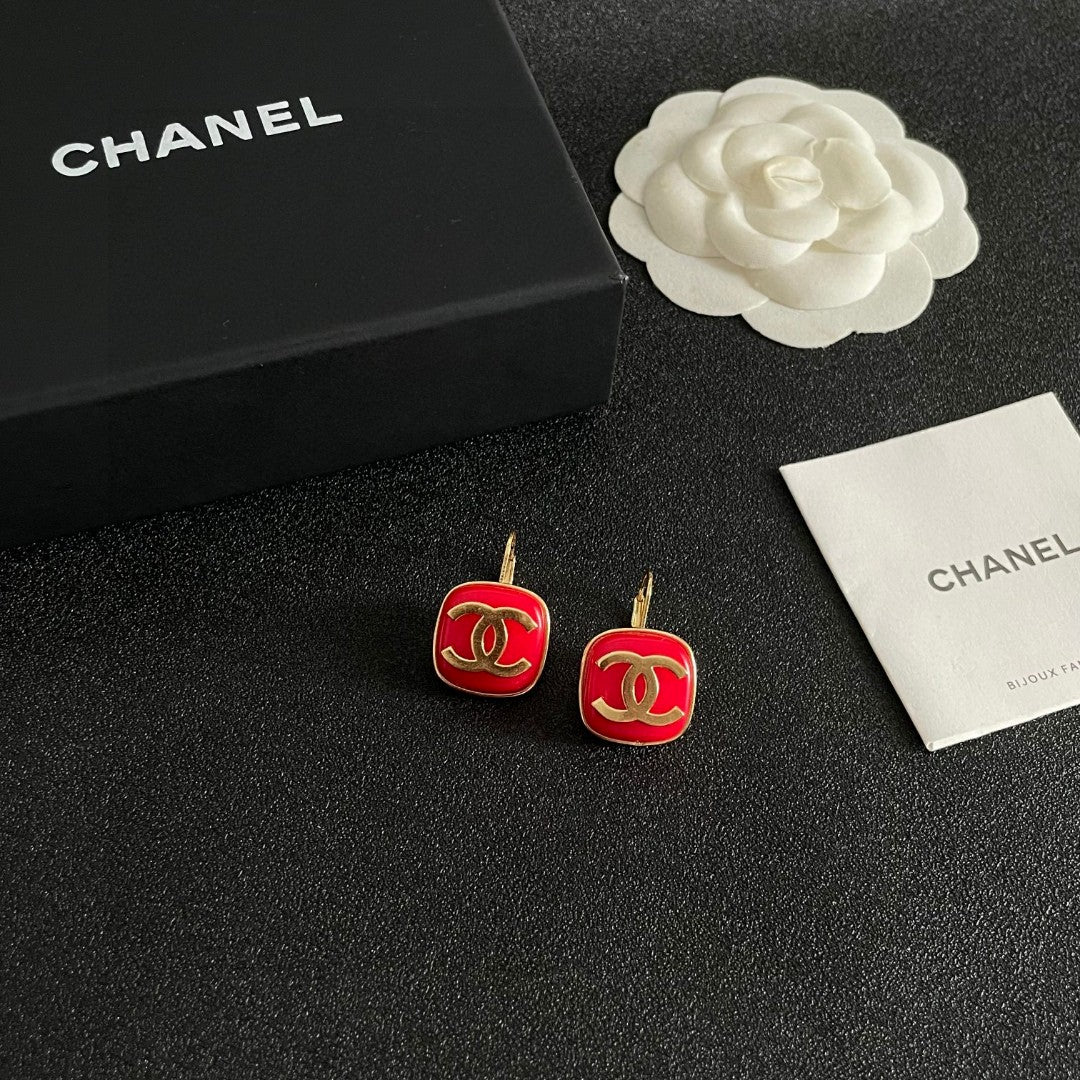Double-C Emblem Statement Earrings in Polished Metal-Tone – Design 032 side detail