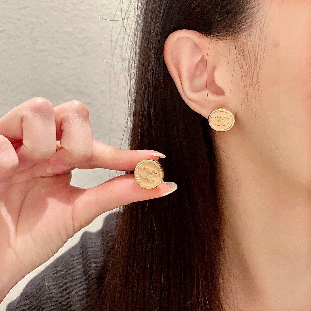 Double-C Emblem Stud Earrings in Polished Metal-Tone – Design 192 main product view