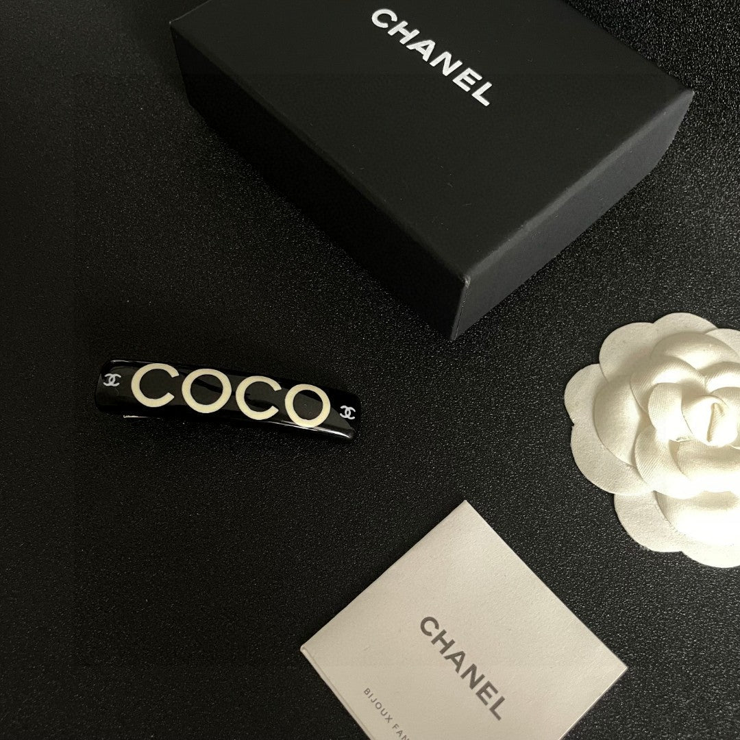 Double-C Emblem Hair Clip – Design 009 close-up detail
