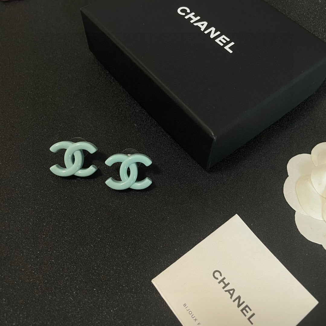 Double-C Emblem Stud Earrings in Polished Metal-Tone – Design 156 close-up detail