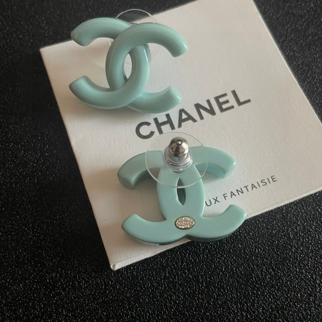 Double-C Emblem Stud Earrings in Polished Metal-Tone – Design 156 main product view