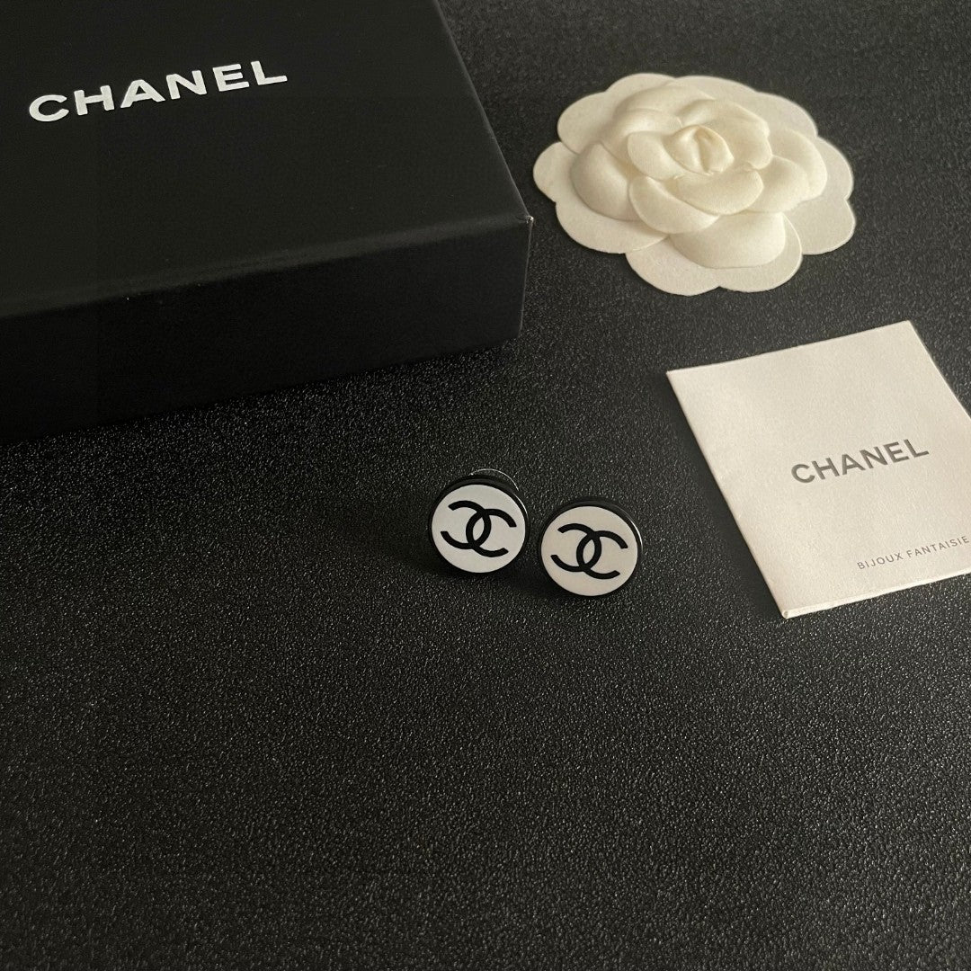 Double-C Emblem Stud Earrings in Polished Metal-Tone – Design 155 styled product view