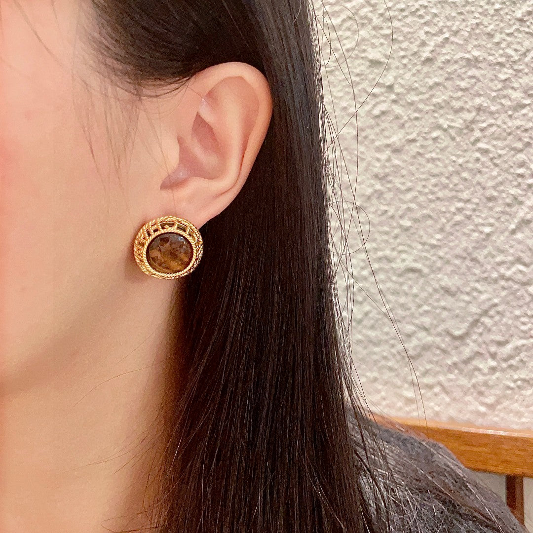 Double-C Emblem Stud Earrings in Polished Metal-Tone – Design 149 detail view