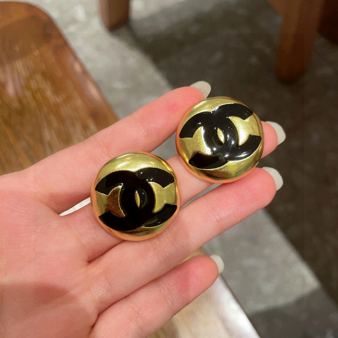 Double-C Emblem Stud Earrings in Polished Metal-Tone – Design 147 side detail