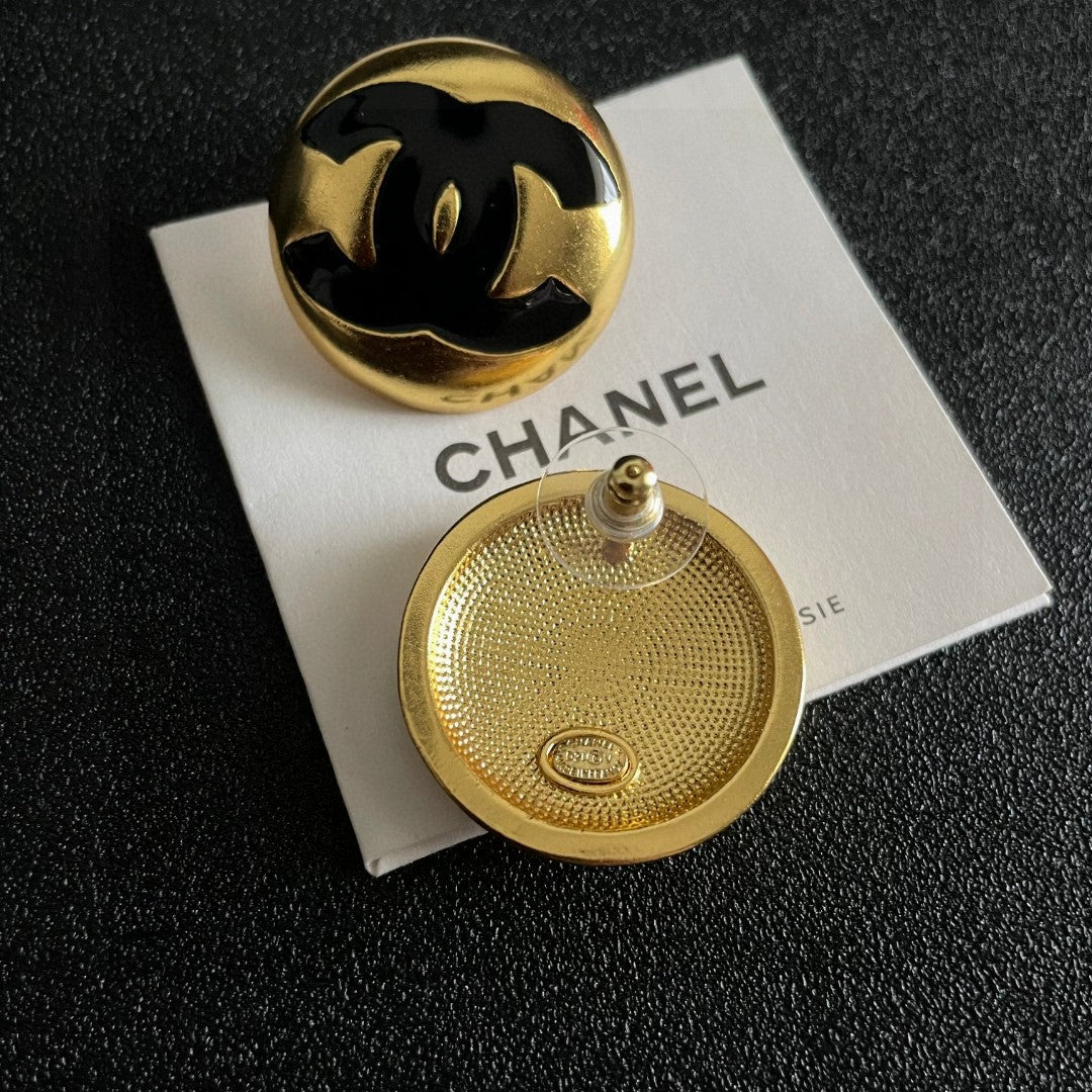 Double-C Emblem Stud Earrings in Polished Metal-Tone – Design 147 main product view