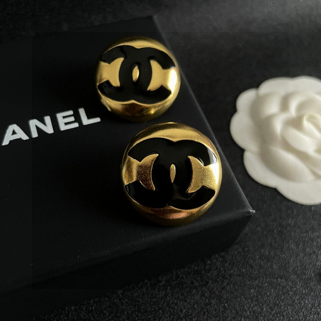 Double-C Emblem Stud Earrings in Polished Metal-Tone – Design 147 detail view