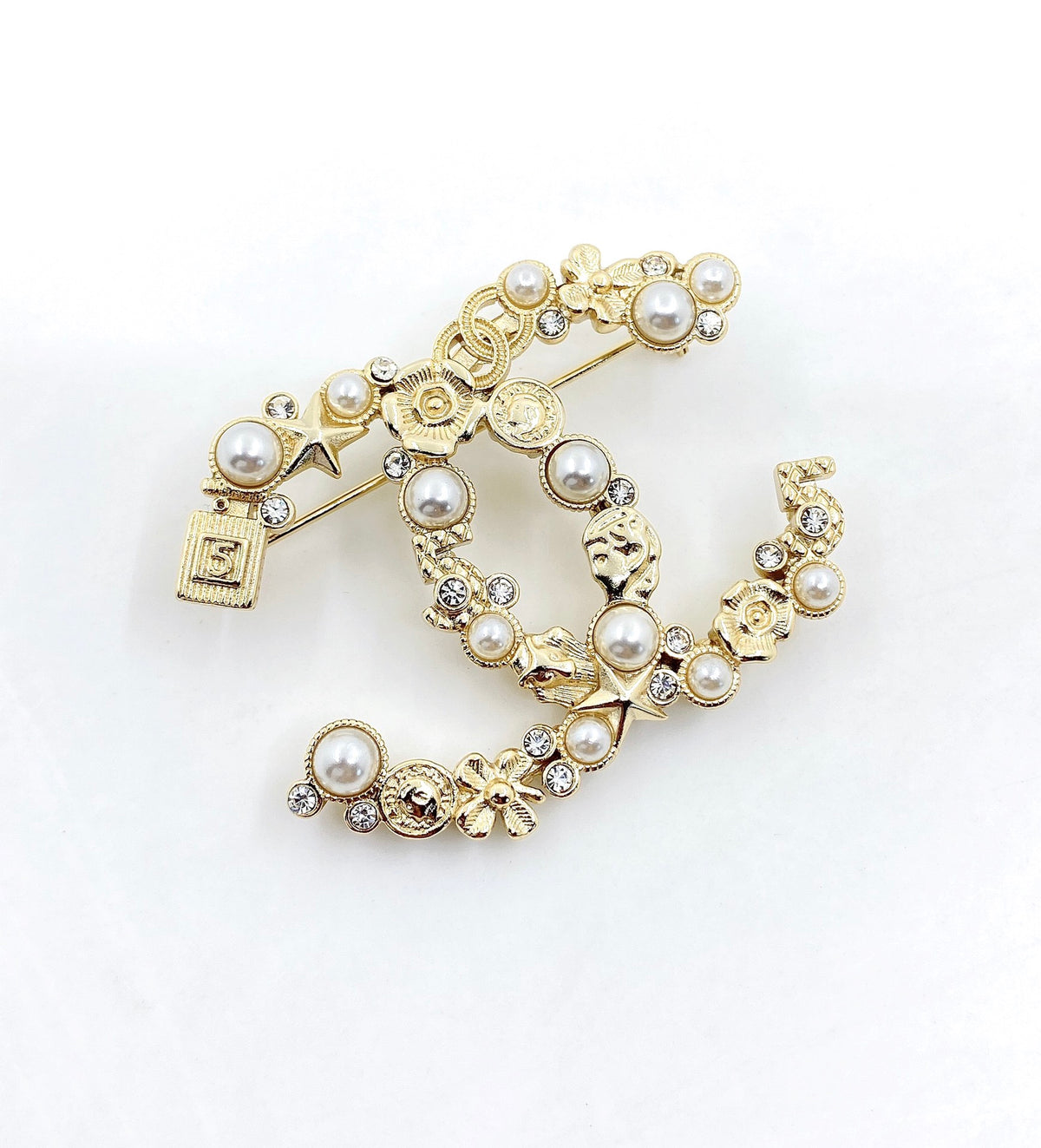 Signature Emblem Brooch in Gold-Tone – Design 010 side detail