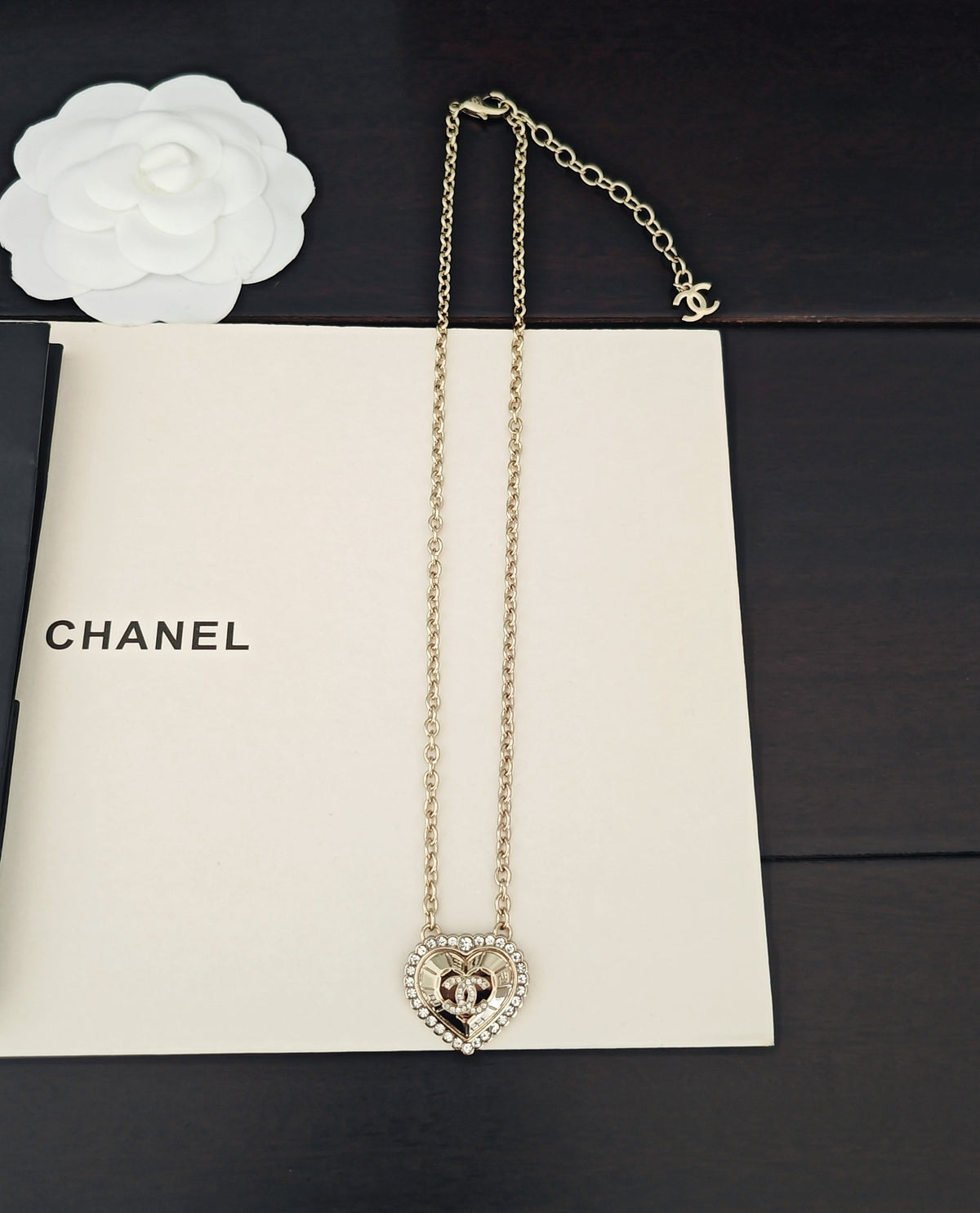 Heart Pendant Necklace in Gold-Tone – Heart Detail – Design 004 close-up detail