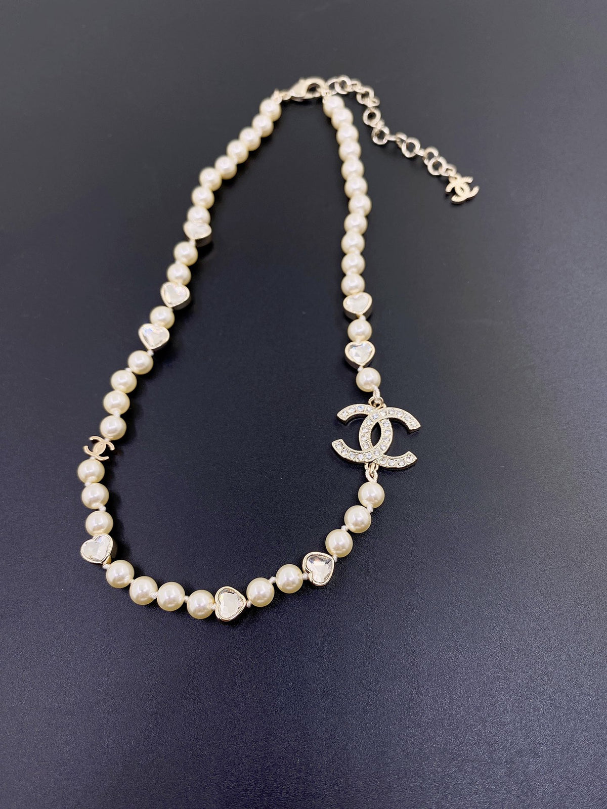 Heart Pearl-Detail Pendant Necklace – Pearl Detail – Design 005 detail view
