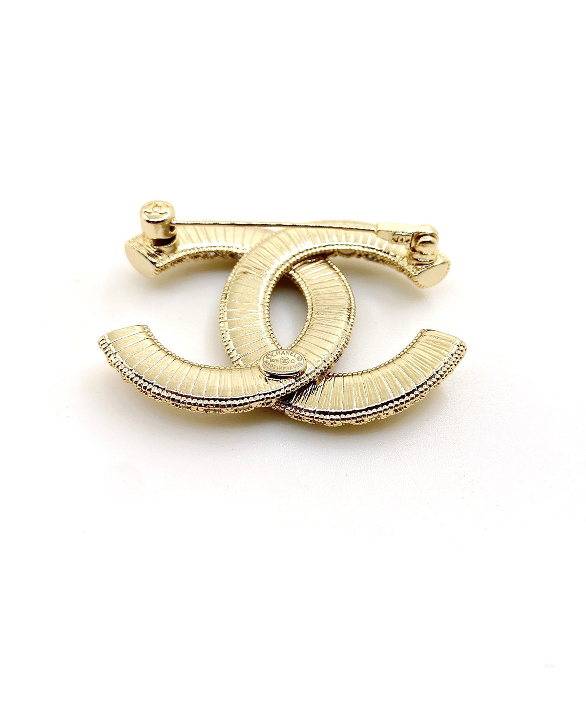 Double-C Emblem Brooch in Gold-Tone – Design 006 detail view