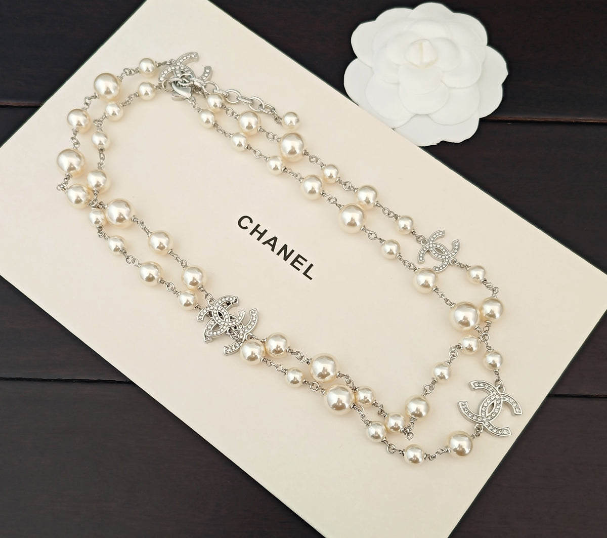 Pearl Pearl-Detail Pendant Necklace – Pearl Detail – Design 047 side detail