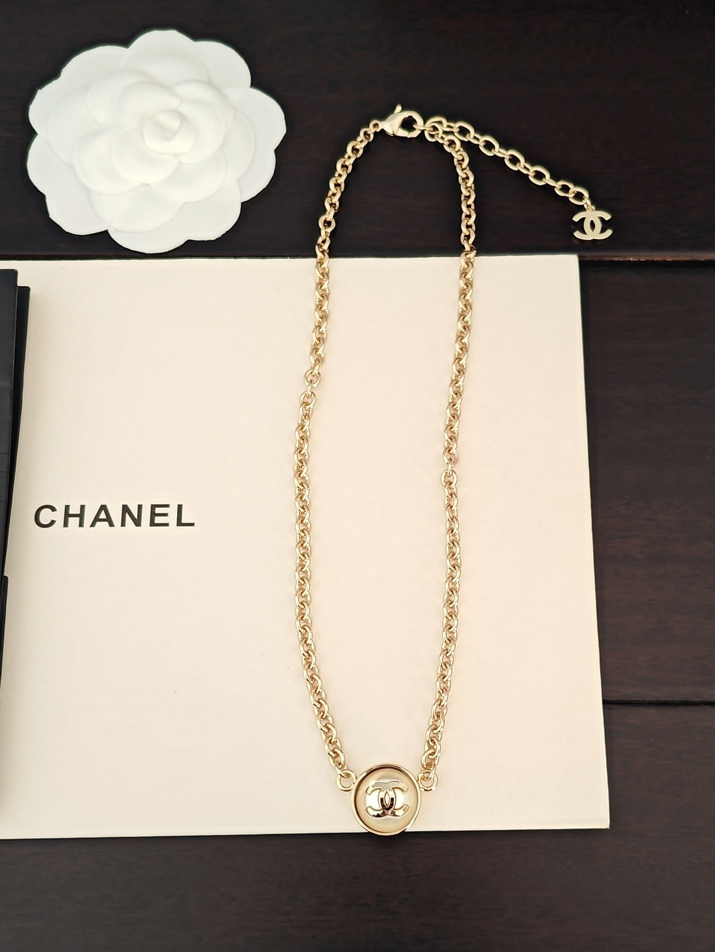 Round Pendant Necklace in Gold-Tone side detail