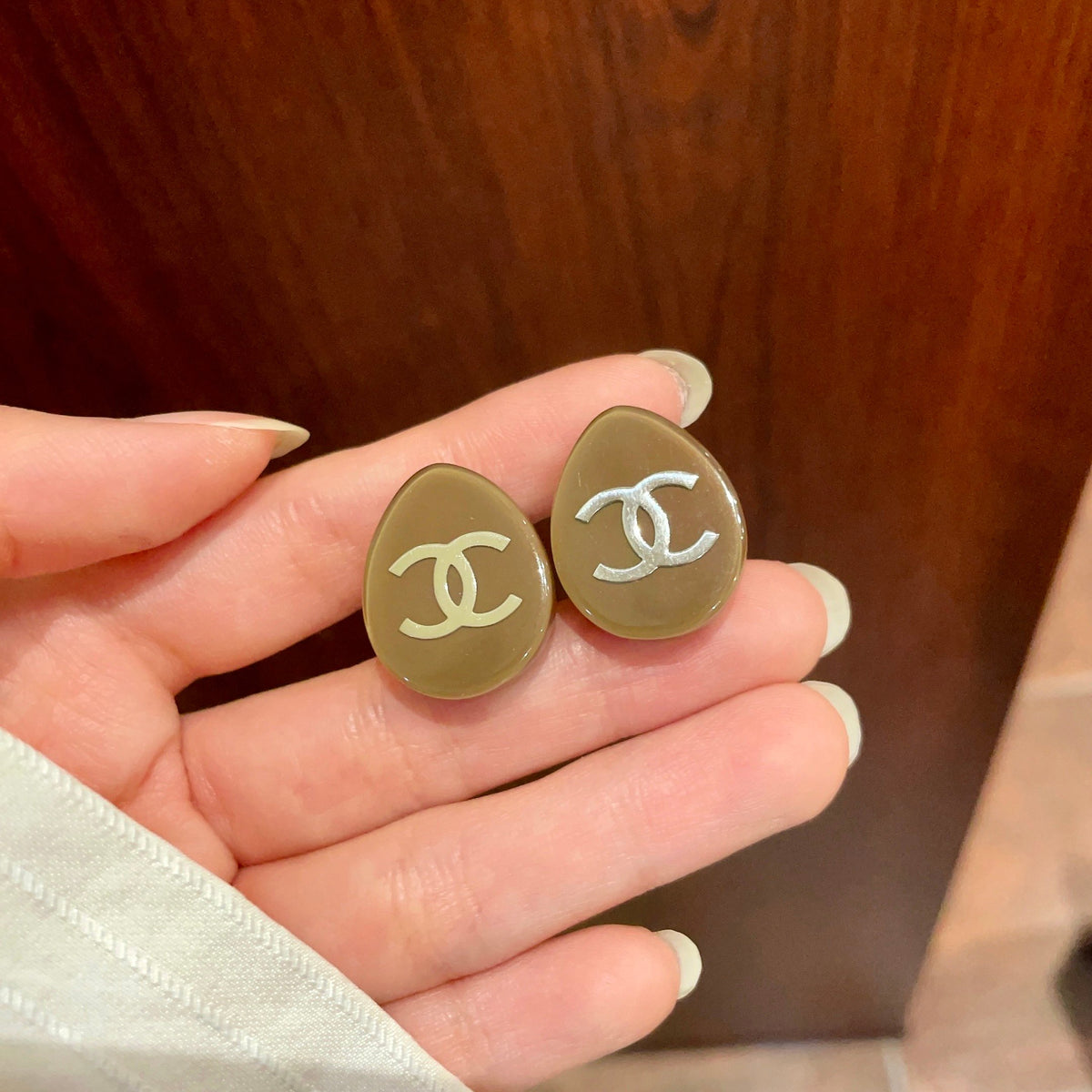 Double-C Emblem Stud Earrings in Polished Metal-Tone – Design 256 side detail