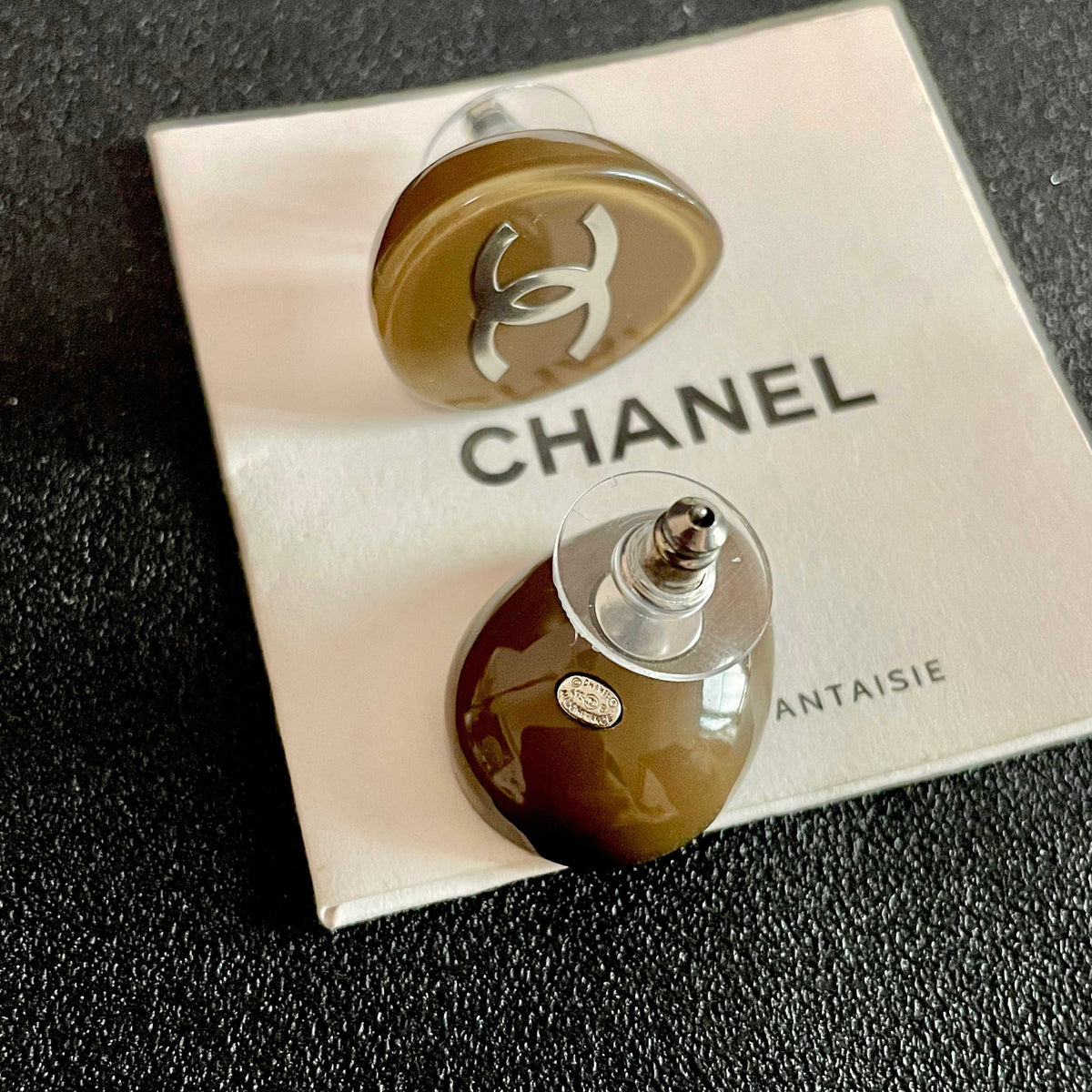 Double-C Emblem Stud Earrings in Polished Metal-Tone – Design 256 main product view