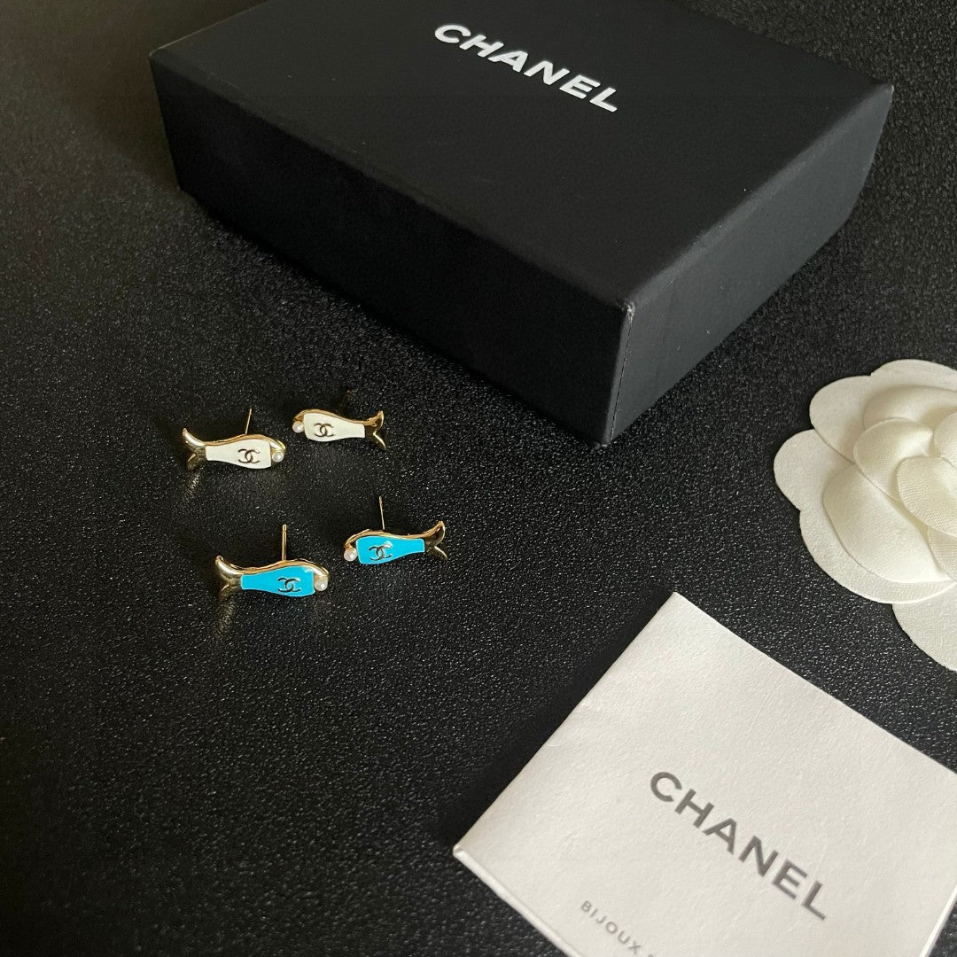 Double-C Emblem Stud Earrings in Polished Metal-Tone – Design 412 close-up detail