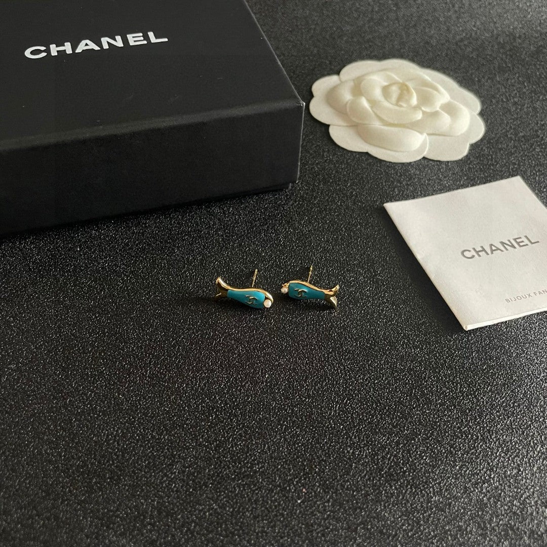 Double-C Emblem Stud Earrings in Polished Metal-Tone – Design 452 styled product view
