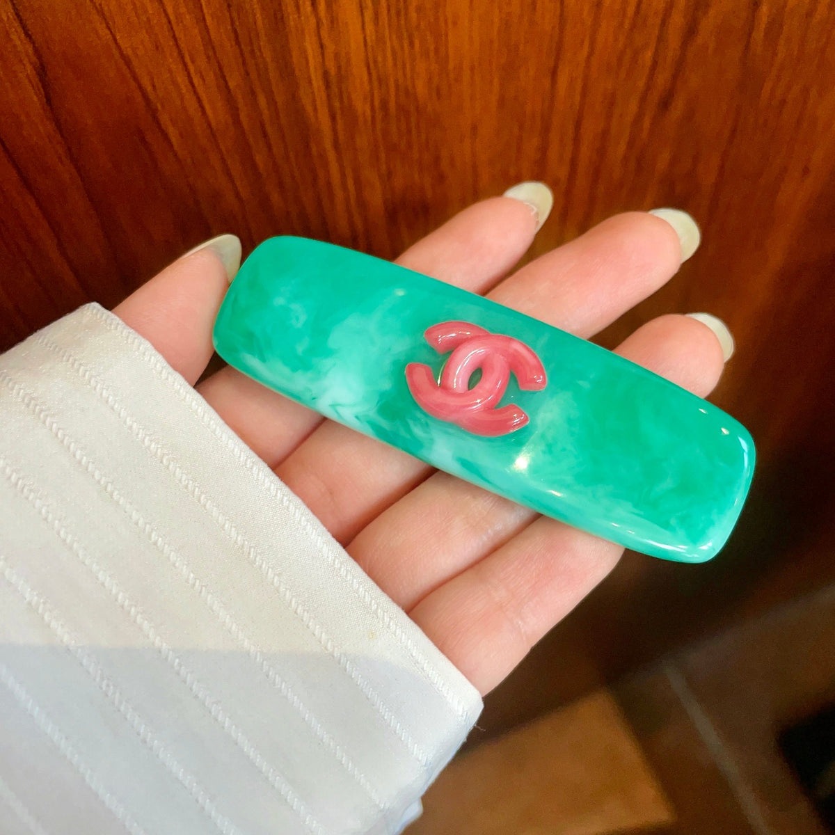 Double-C Emblem Hair Clip – Design 029 side detail