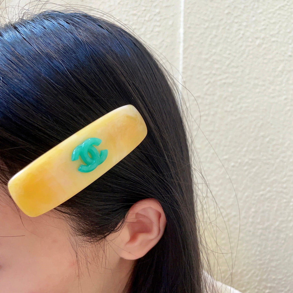 Double-C Emblem Hair Clip – Design 028 main product view