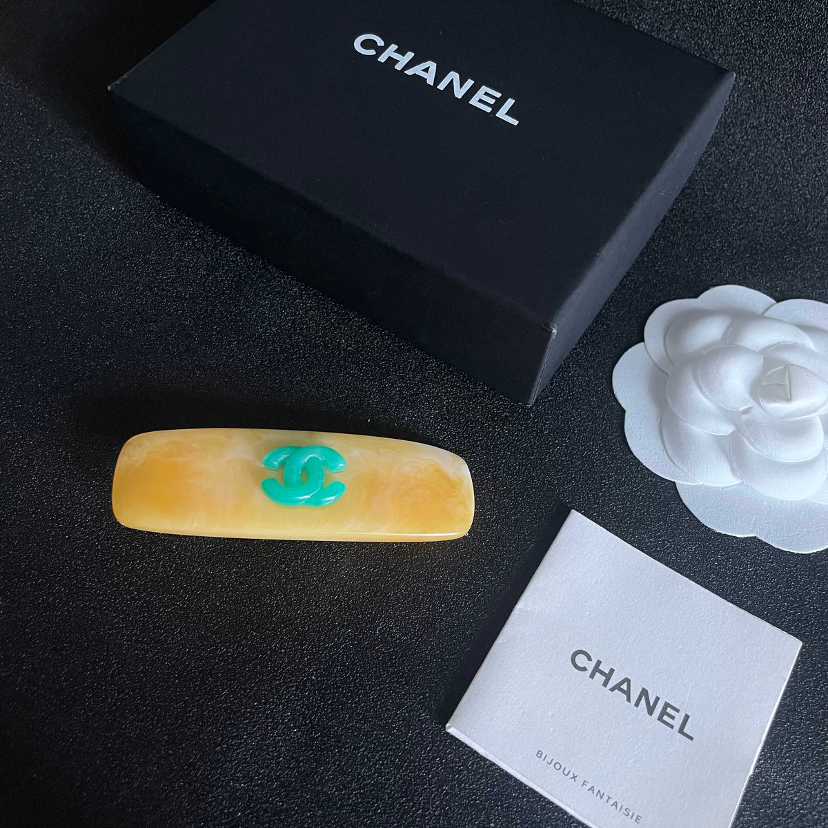 Double-C Emblem Hair Clip – Design 023 close-up detail