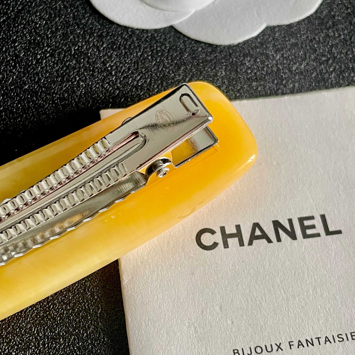 Double-C Emblem Hair Clip – Design 028 main product view