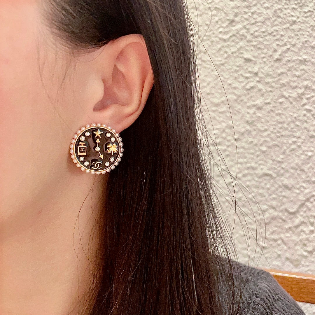 Double-C Emblem Stud Earrings in Polished Metal-Tone – Design 346 detail view