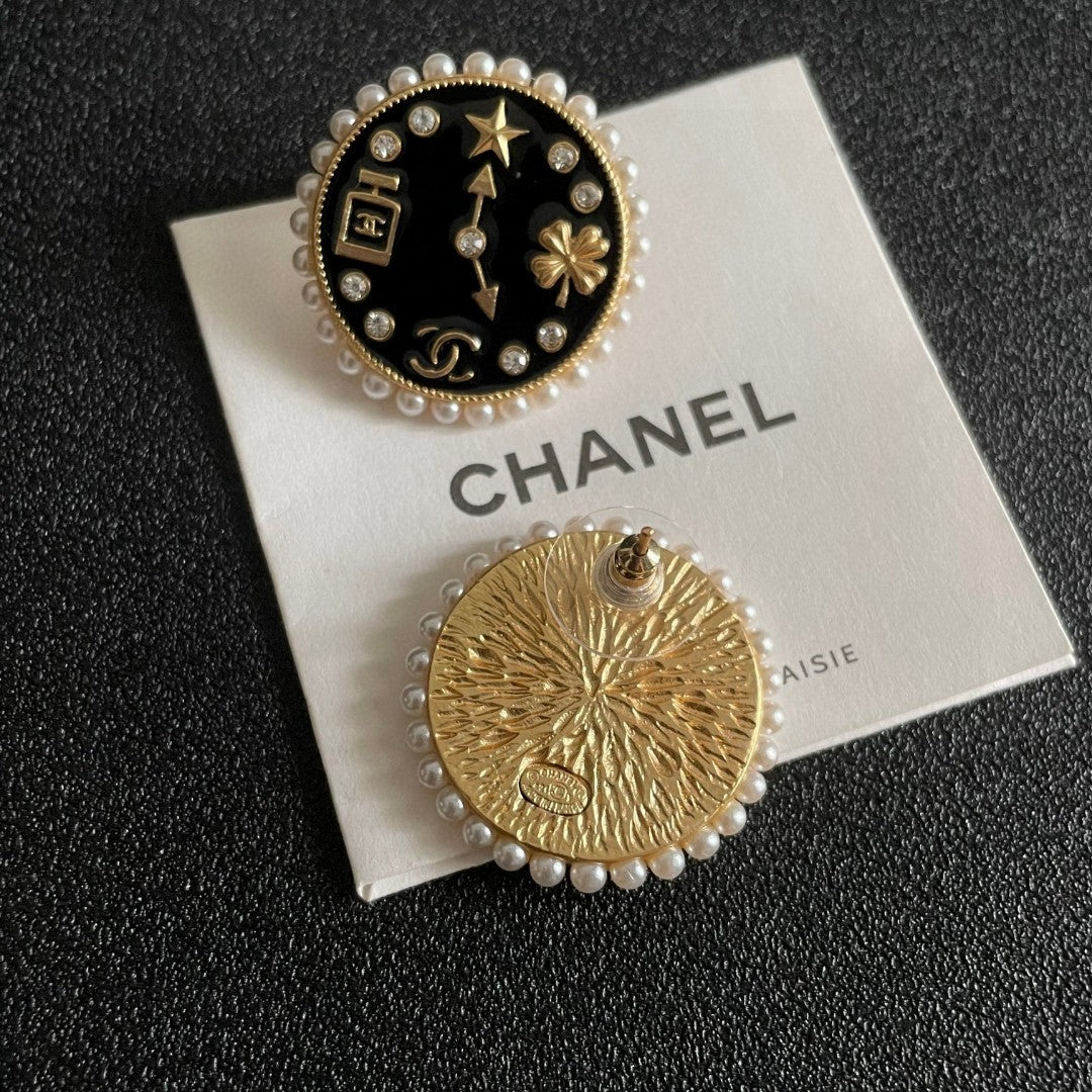 Double-C Emblem Stud Earrings in Polished Metal-Tone – Design 346 main product view