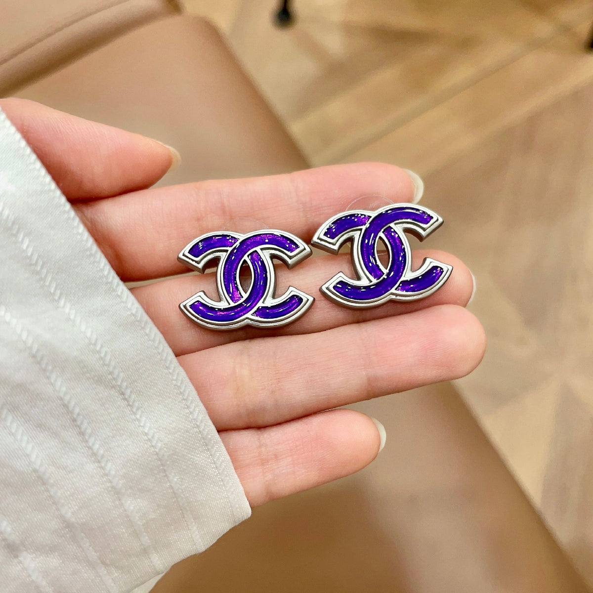 Double-C Emblem Stud Earrings in Polished Metal-Tone – Design 334 side detail