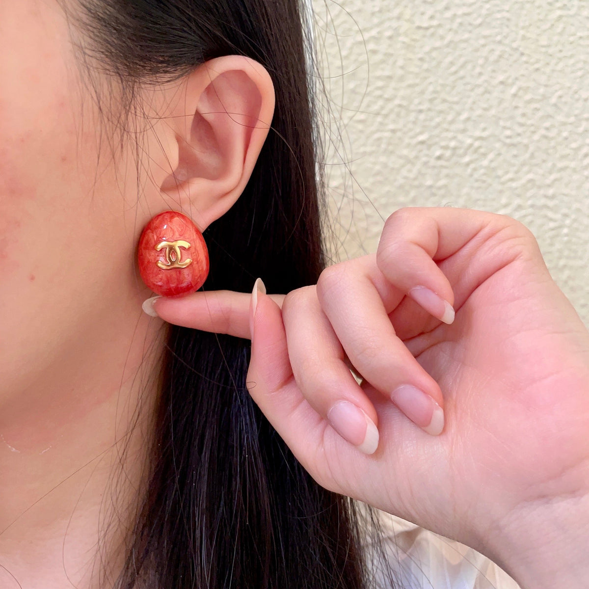 Double-C Emblem Stud Earrings in Polished Metal-Tone – Design 018 front product view