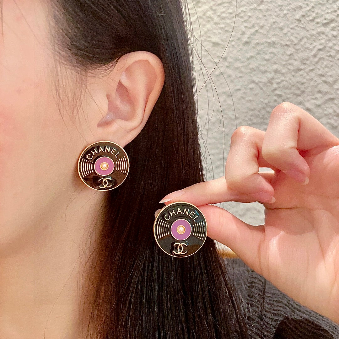 Double-C Emblem Stud Earrings in Polished Metal-Tone – Design 175 main product view