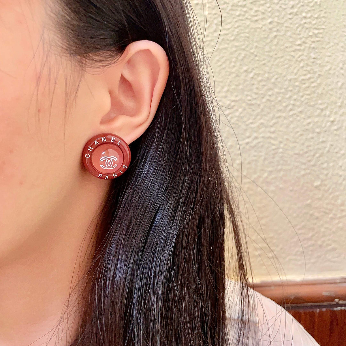 Double-C Emblem Stud Earrings in Polished Metal-Tone – Design 356 detail view