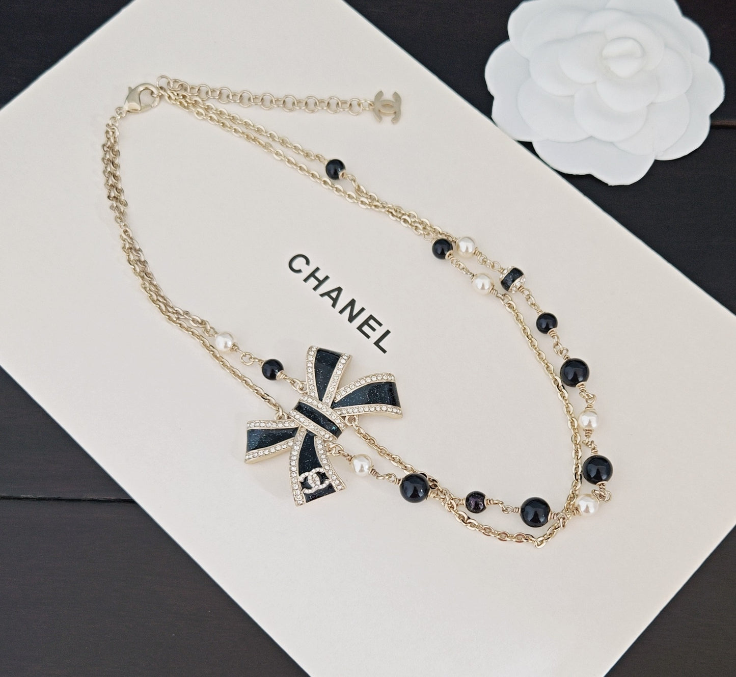 Bow Pendant Necklace in Gold-Tone – Black Detail – Design 003 close-up detail