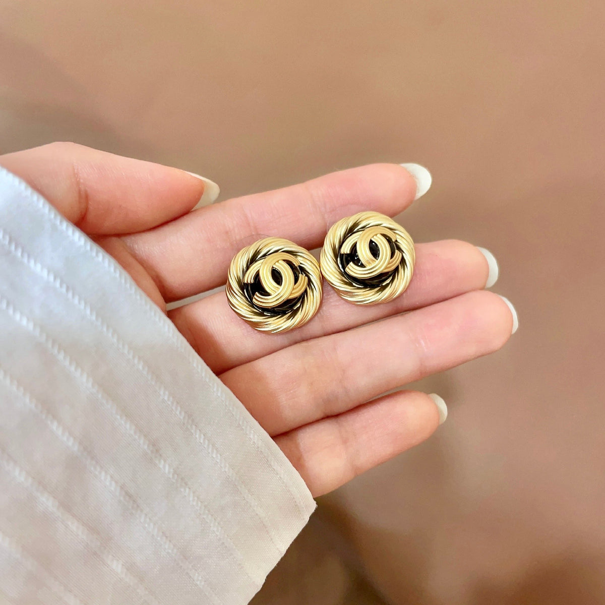 Double-C Emblem Stud Earrings in Polished Metal-Tone – Design 063 side detail