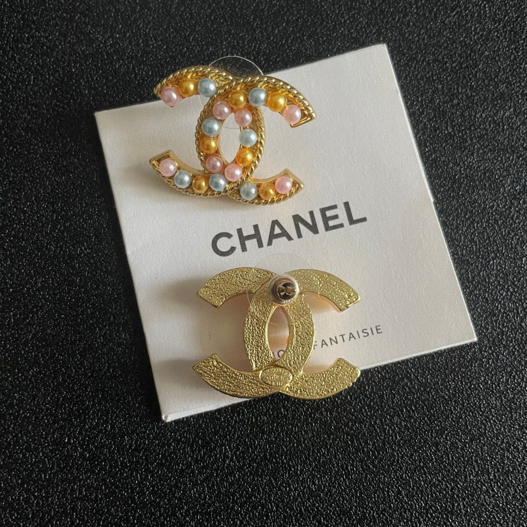 Double-C Emblem Stud Earrings in Polished Metal-Tone – Design 187 main product view