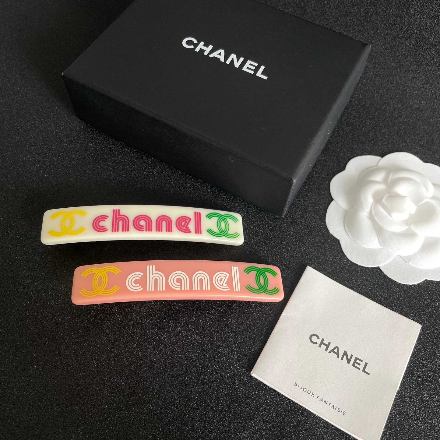 Double-C Emblem Hair Clip – Design 019 side detail