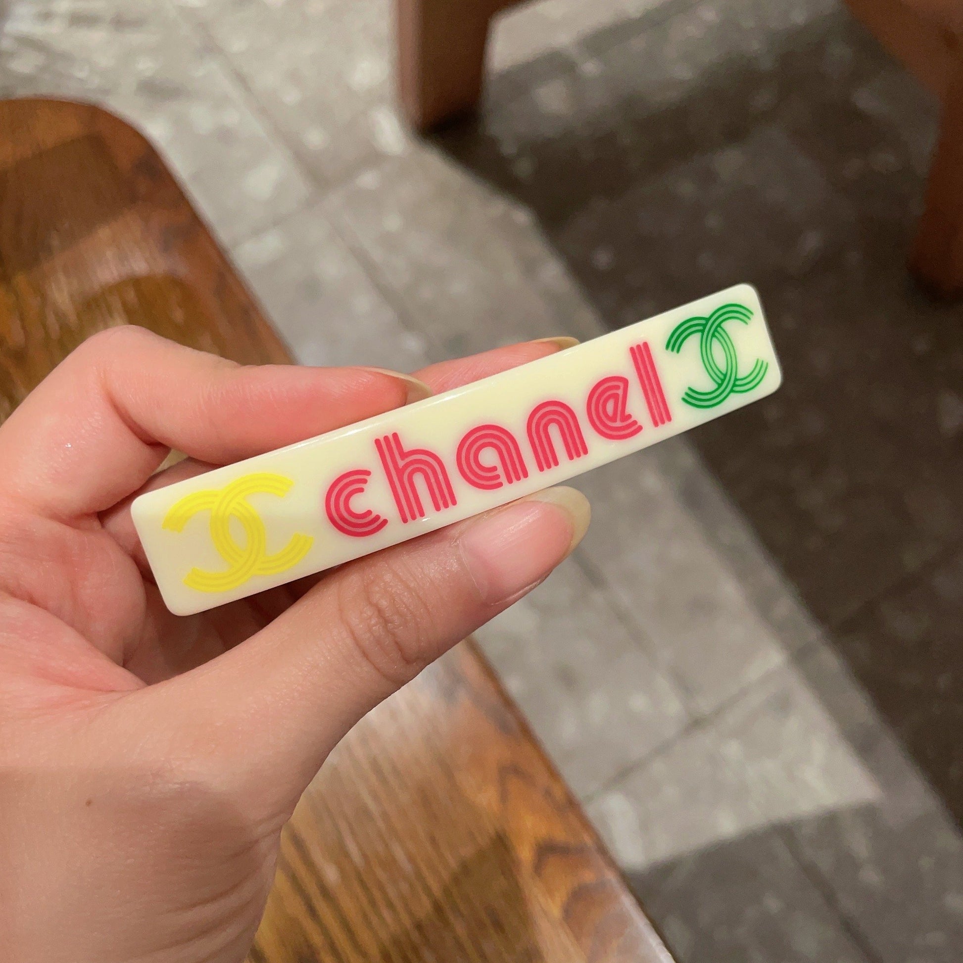 Double-C Emblem Hair Clip – Design 019 side detail