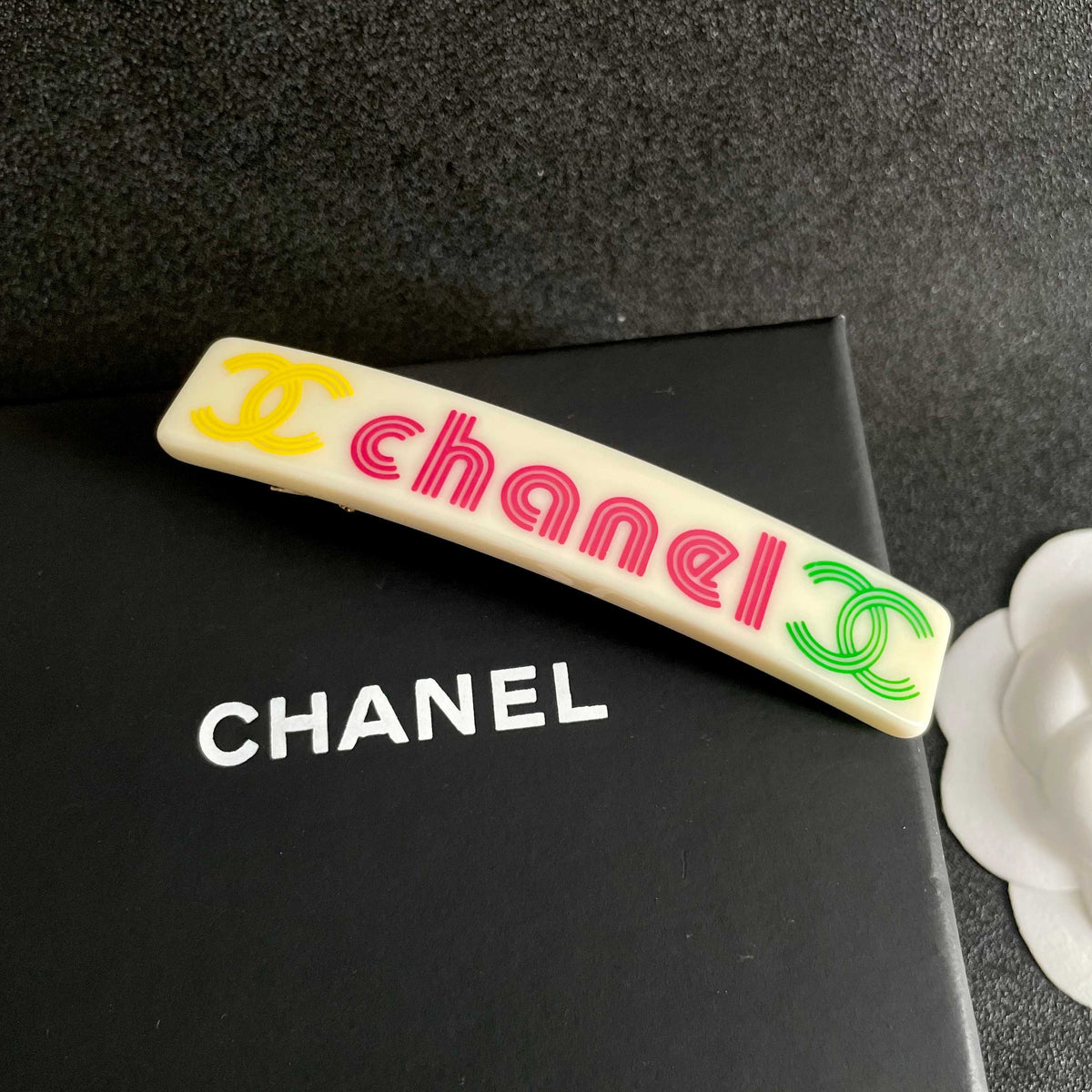Double-C Emblem Hair Clip – Design 019 detail view