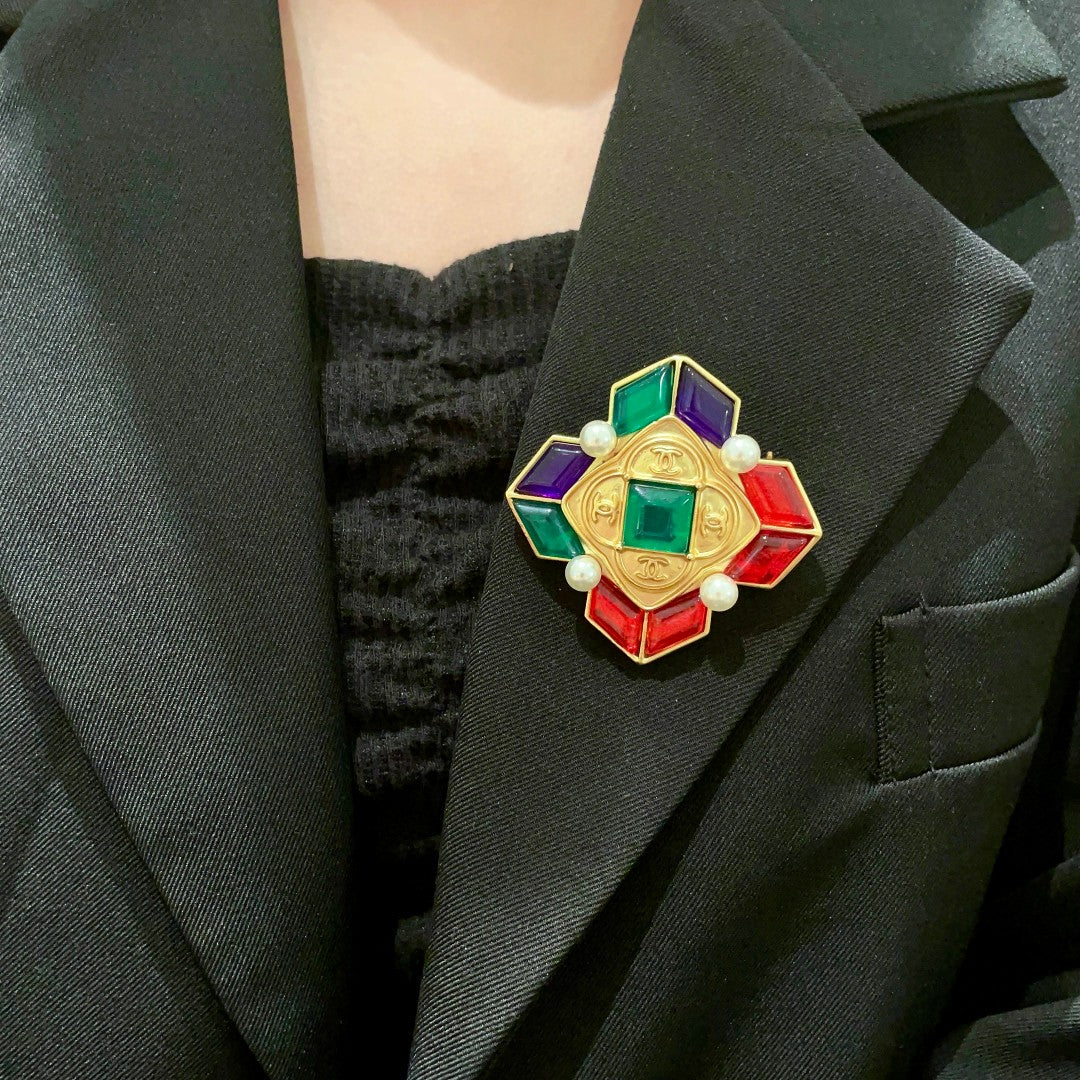 Double-C Emblem Brooch in Polished Metal-Tone – Design 030 front product view
