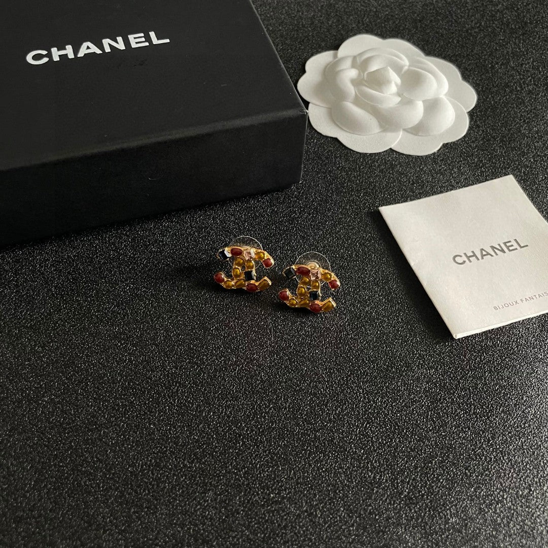 Double-C Emblem Stud Earrings in Polished Metal-Tone – Design 429 close-up detail